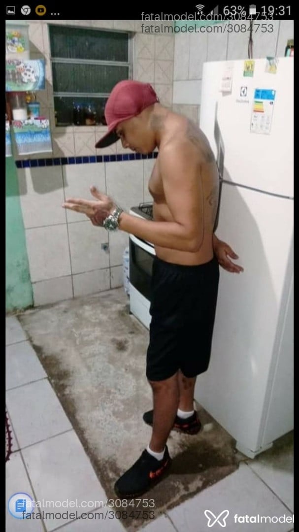 Acompanhante não-binário com cabelo castanho de olhos pretos em Guarujá - Ricardo