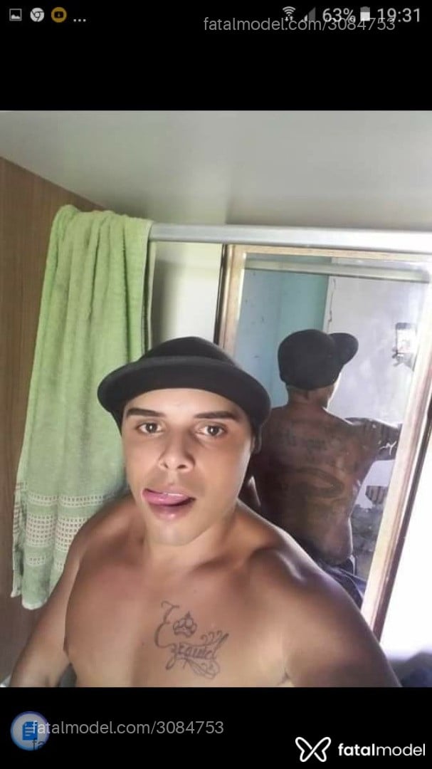 Acompanhante não-binário com cabelo castanho de olhos pretos em Guarujá - Ricardo