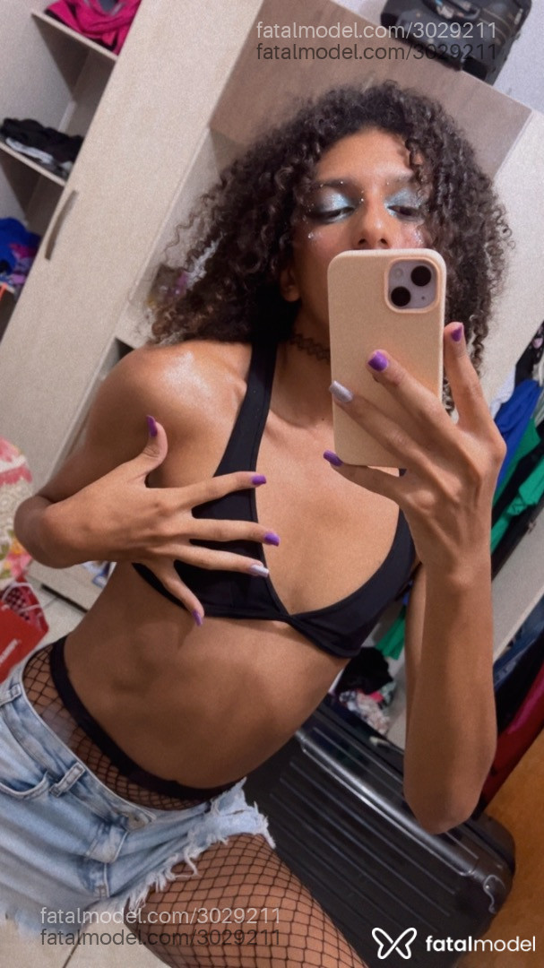 Acompanhante mulher trans morena (o) de olhos castanhos em Virtual - Isa Moné