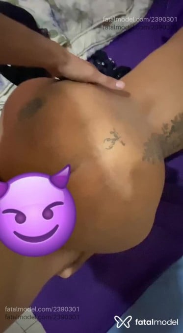 Acompanhante mulher com cabelo colorido de olhos pretos em Igarapé Acompanhante mulher com cabelo colorido de olhos pretos em Igarapé - Melissa
