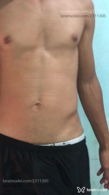 Acompanhante homem com cabelo castanho de olhos castanhos em Virtual Acompanhante homem com cabelo castanho de olhos castanhos em Virtual - Vitor Oliveira