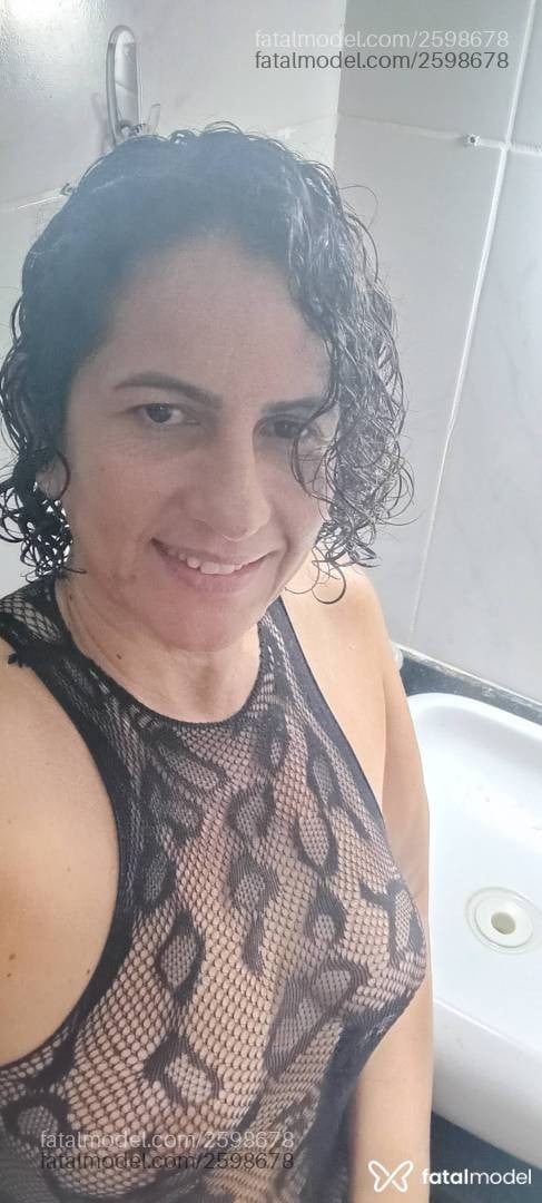 Acompanhante mulher com cabelo castanho de olhos castanhos - Talita