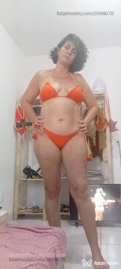 Acompanhante mulher com cabelo castanho de olhos castanhos - Talita