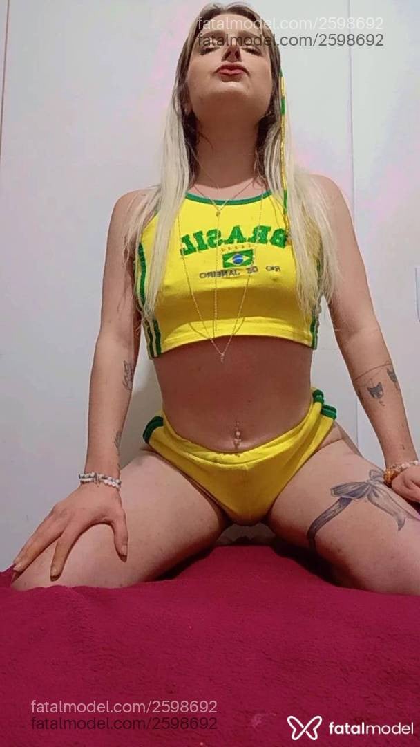 Acompanhante mulher loira (o) de olhos castanhos - Antonella Fiore