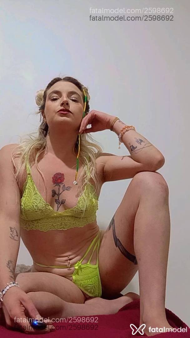 Acompanhante mulher loira (o) de olhos castanhos - Antonella Fiore