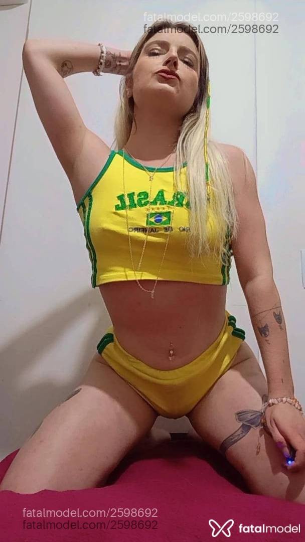 Acompanhante mulher loira (o) de olhos castanhos - Antonella Fiore