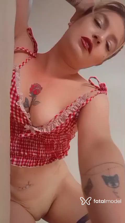 Acompanhante mulher loira (o) de olhos castanhos - Antonella Fiore
