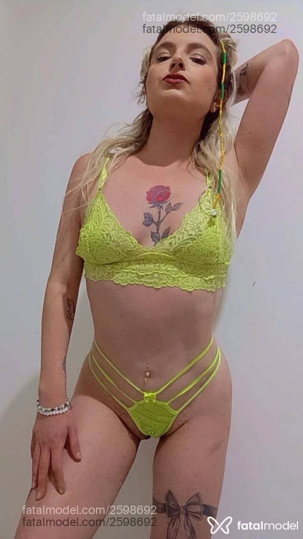 Acompanhante mulher loira (o) de olhos castanhos - Antonella Fiore