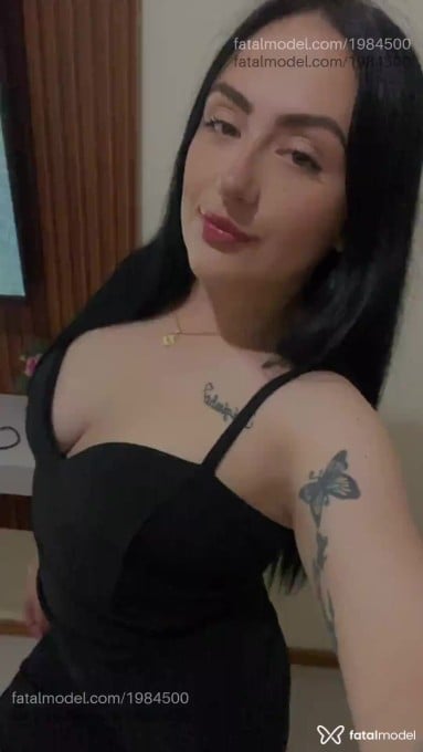Acompanhante mulher morena (o) de olhos verdes - Caroline