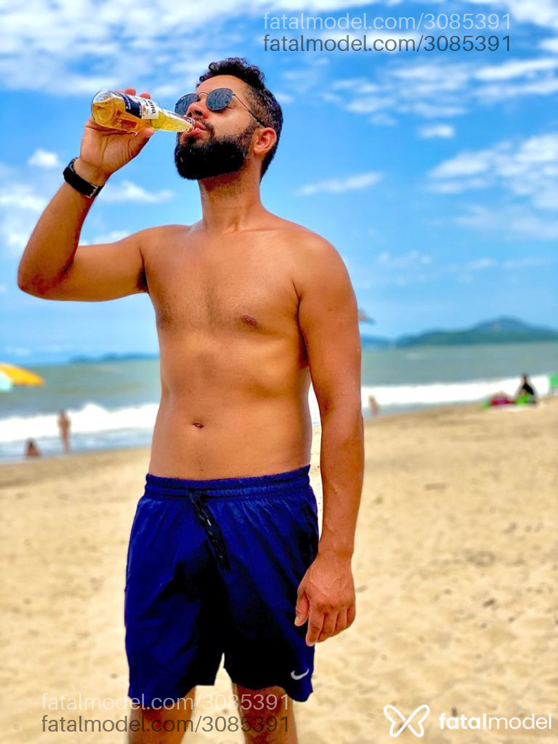 Acompanhante homem com cabelo castanho de olhos castanhos em Curitiba - Jorge