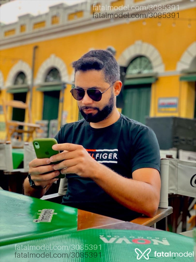 Acompanhante homem com cabelo castanho de olhos castanhos em Curitiba - Jorge