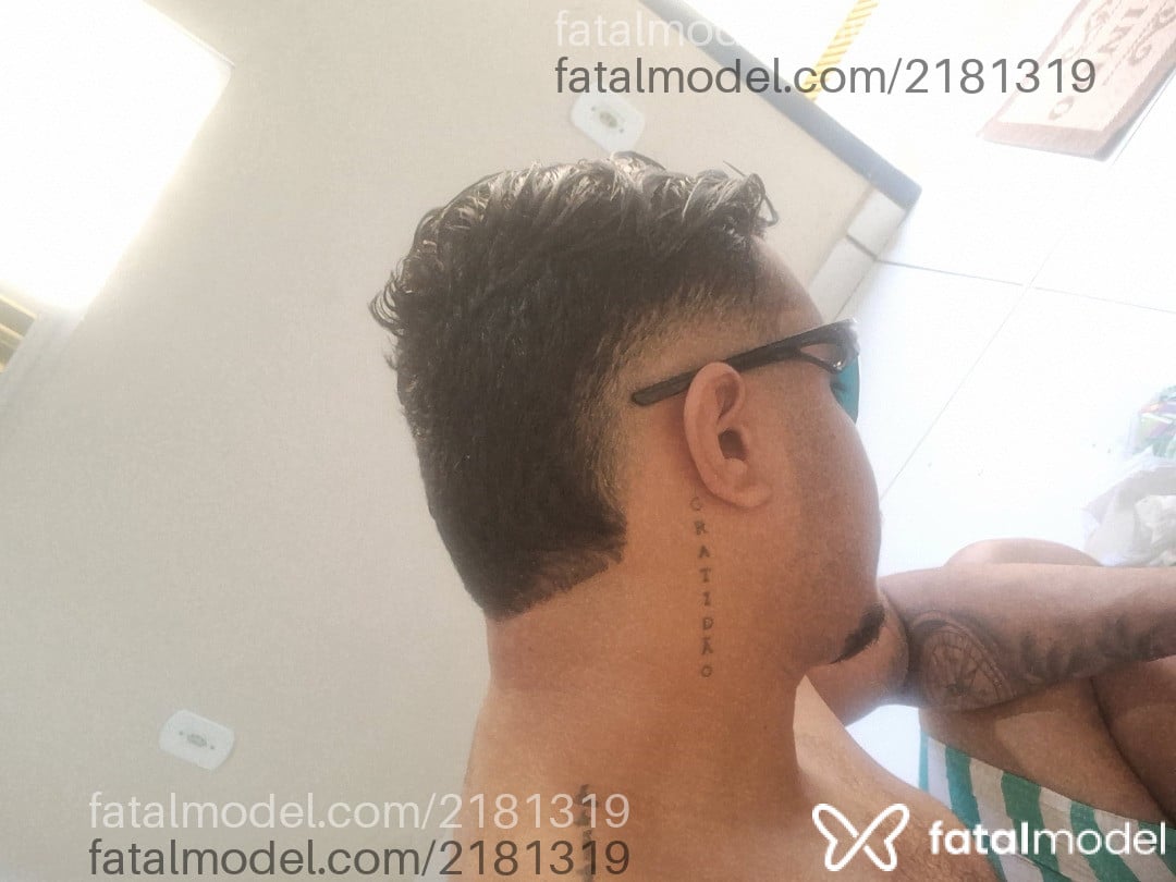 Acompanhante homem morena (o) de olhos pretos - Miguel Silva Acompanhante homem morena (o) de olhos pretos - Miguel Silva