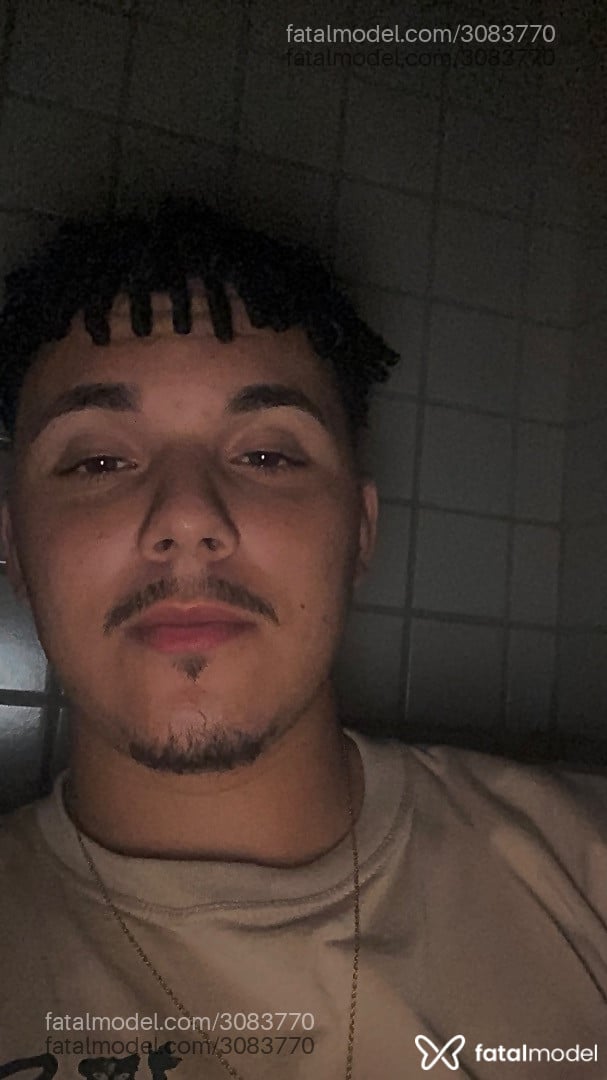 Acompanhante homem com cabelo castanho de olhos castanhos em Vitória - Maycon