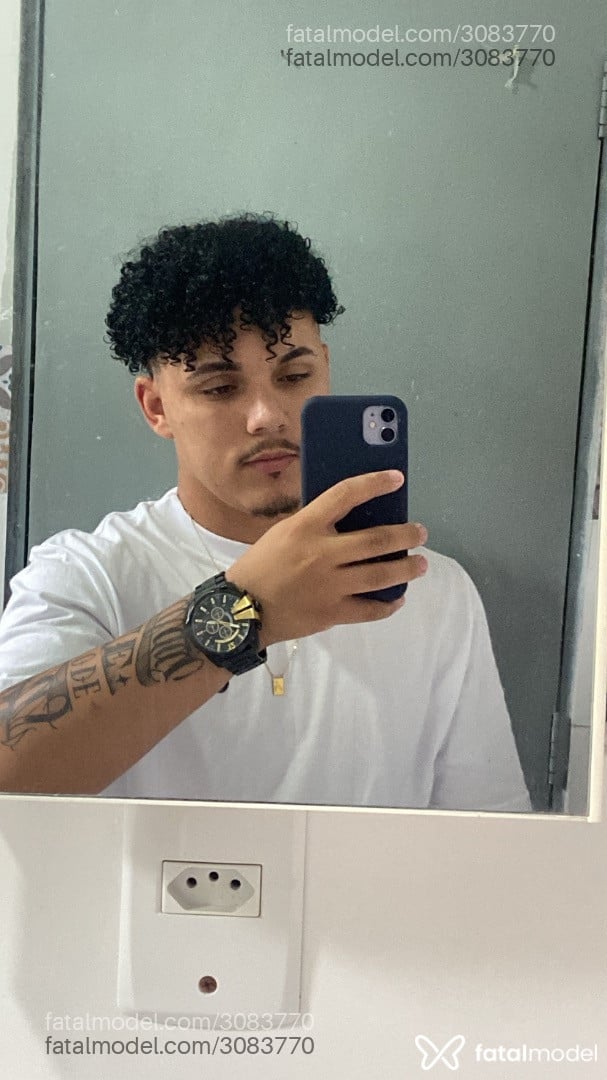 Acompanhante homem com cabelo castanho de olhos castanhos em Vitória - Maycon
