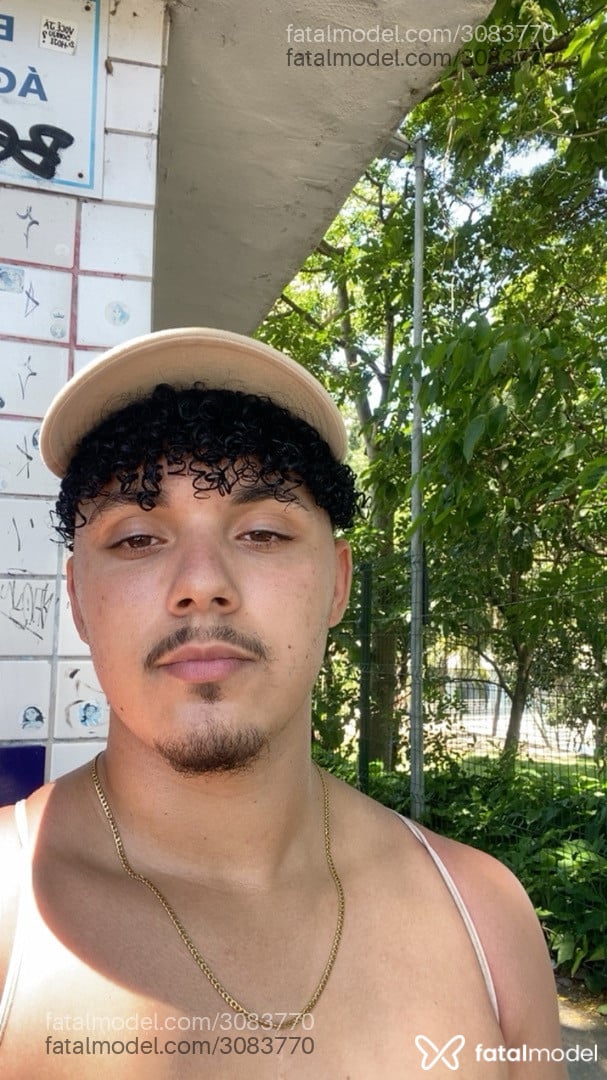 Acompanhante homem com cabelo castanho de olhos castanhos em Vitória - Maycon