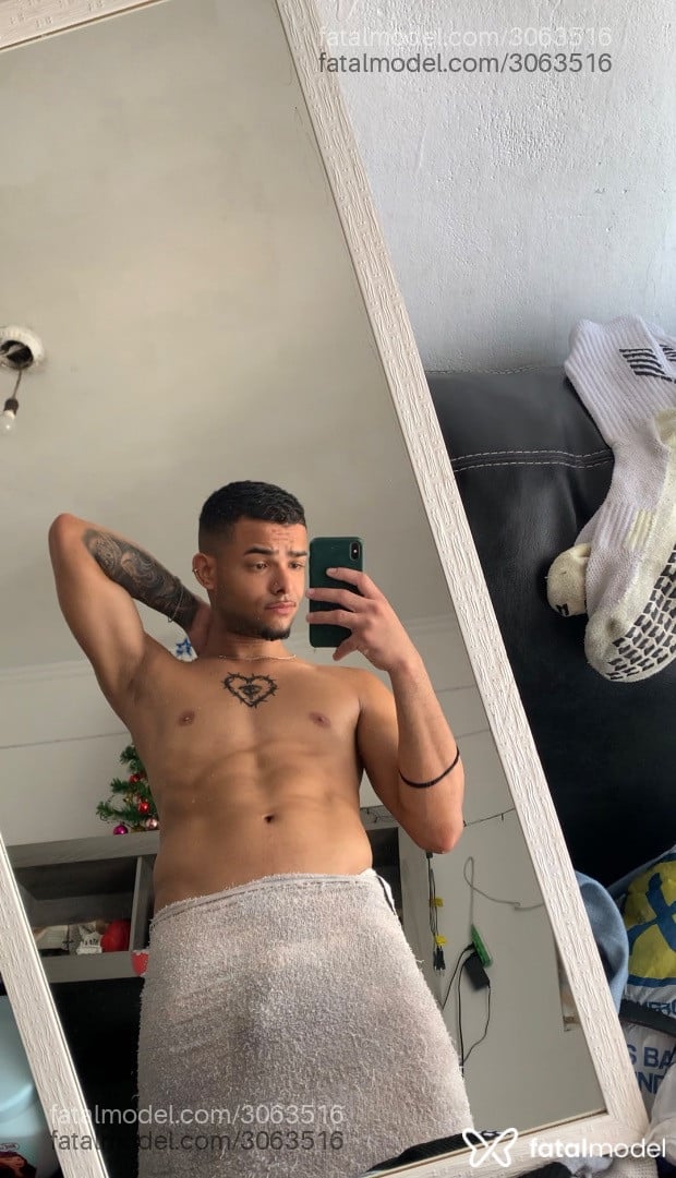 Acompanhante homem morena (o) de olhos castanhos em Virtual - Miguel