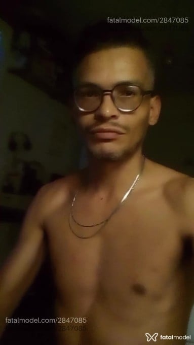 Acompanhante homem com cabelo castanho de olhos pretos em São Paulo - Michel Entregador