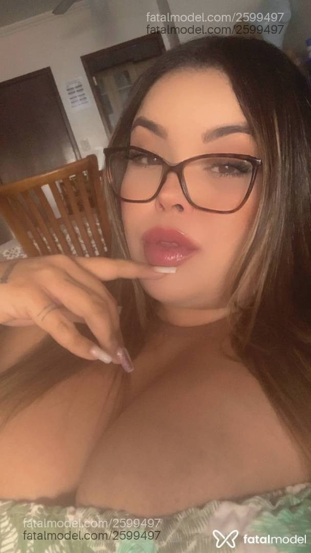 Acompanhante mulher com cabelo castanho de olhos castanhos - Fernanda Rocha