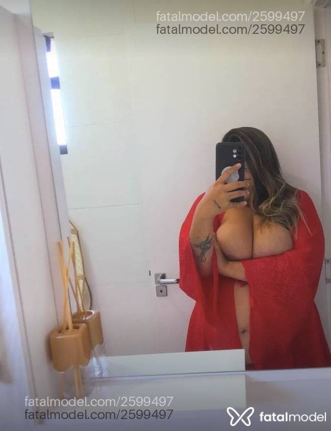 Acompanhante mulher com cabelo castanho de olhos castanhos - Fernanda Rocha