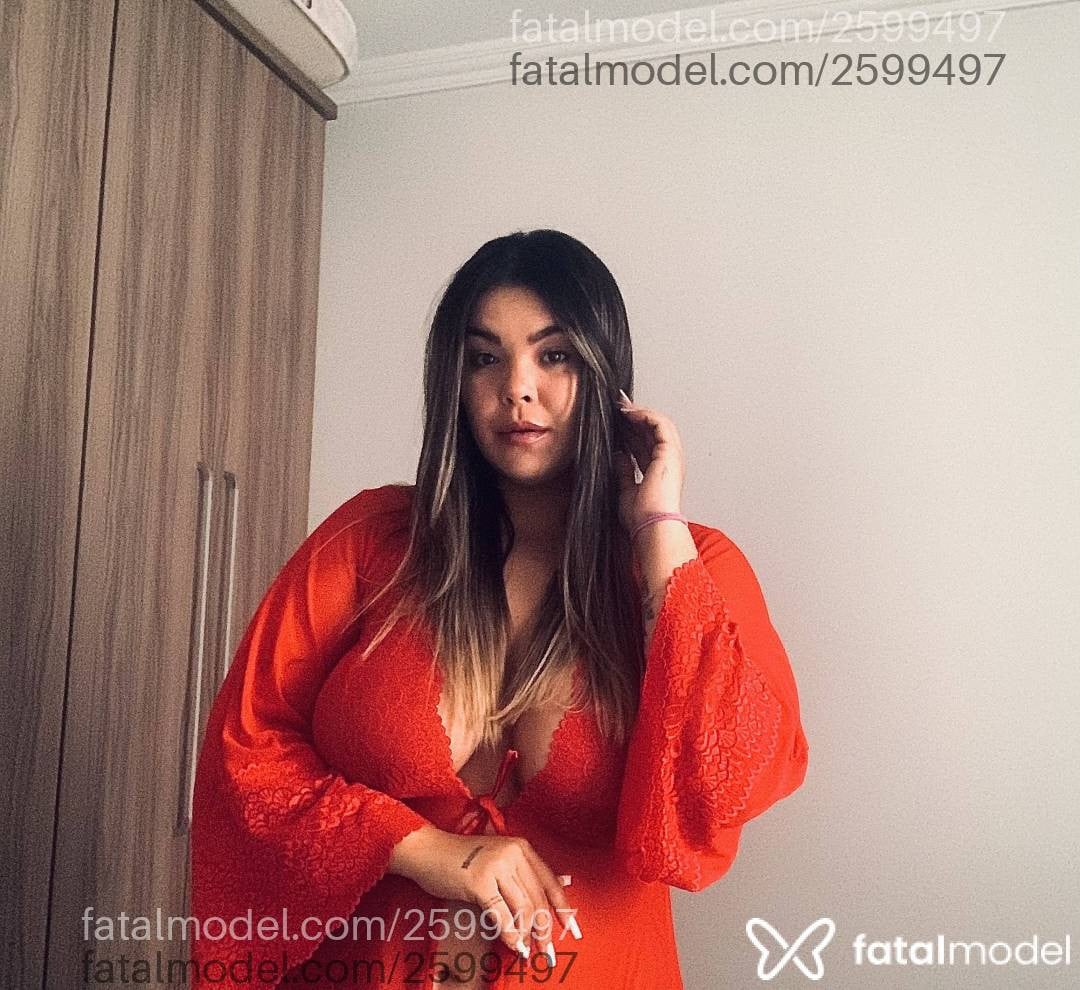 Acompanhante mulher com cabelo castanho de olhos castanhos - Fernanda Rocha