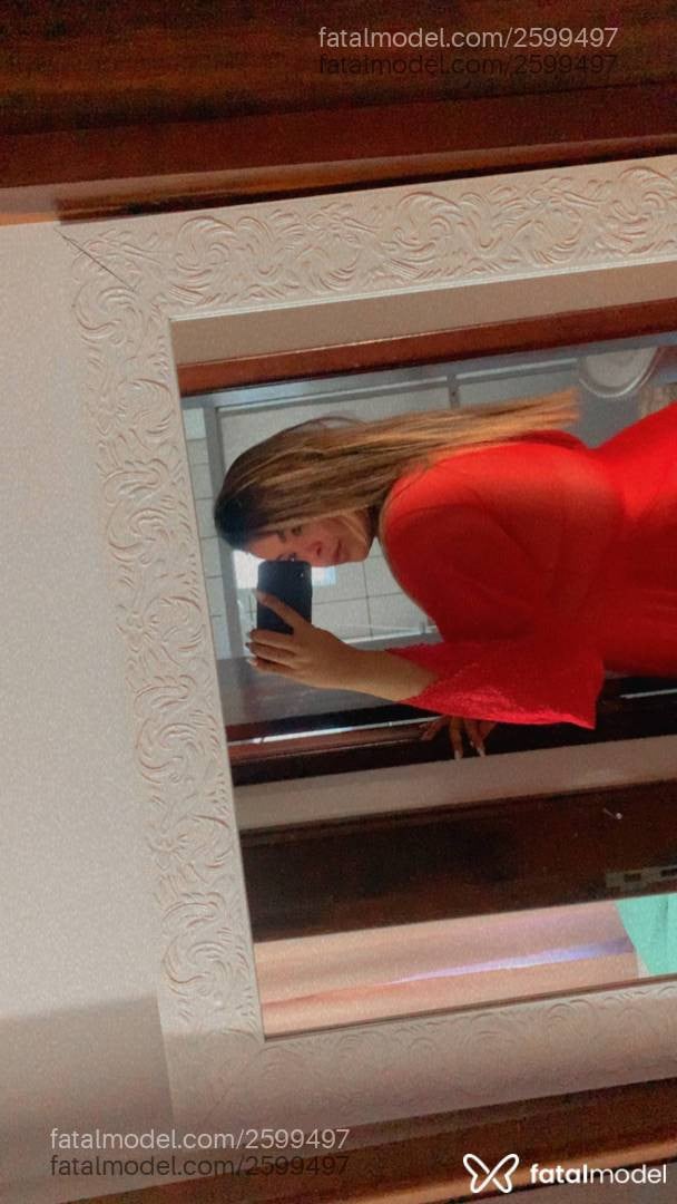 Acompanhante mulher com cabelo castanho de olhos castanhos - Fernanda Rocha