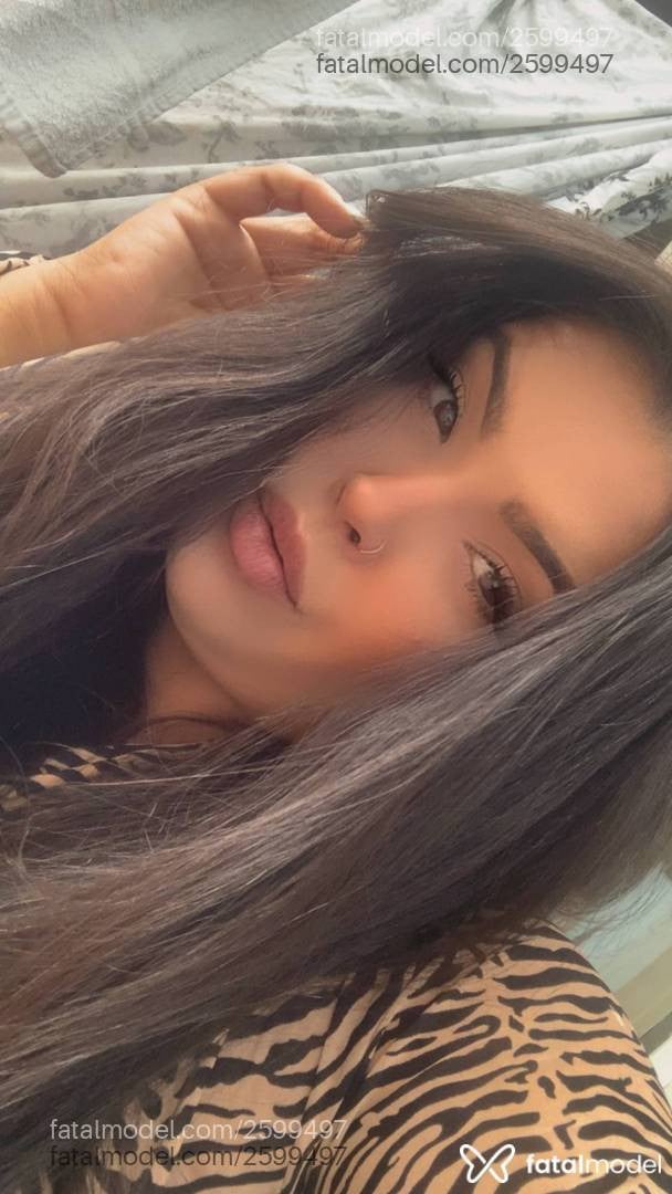 Acompanhante mulher com cabelo castanho de olhos castanhos - Fernanda Rocha