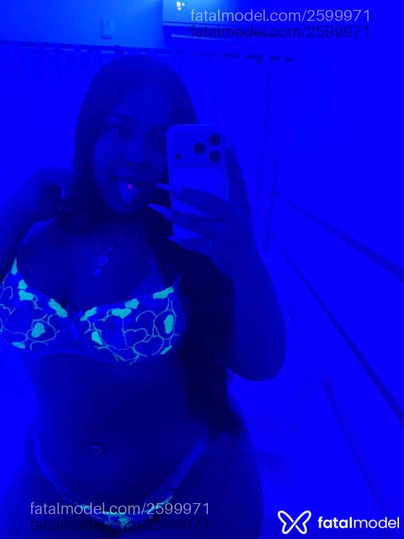 Acompanhante mulher morena (o) de olhos pretos - Penélope Charmosaa