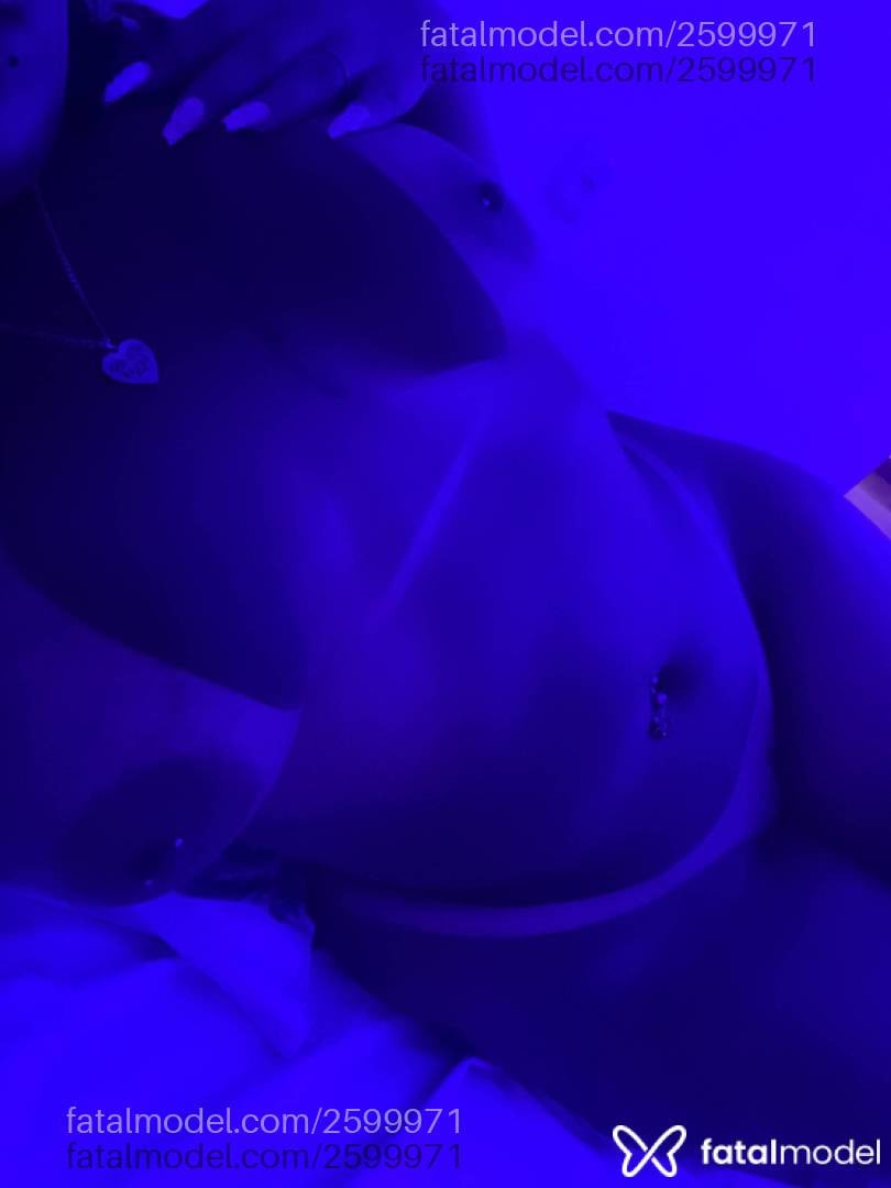 Acompanhante mulher morena (o) de olhos pretos - Penélope Charmosaa