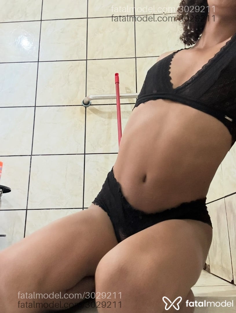 Acompanhante mulher trans morena (o) de olhos castanhos em Virtual - Isa Moné
