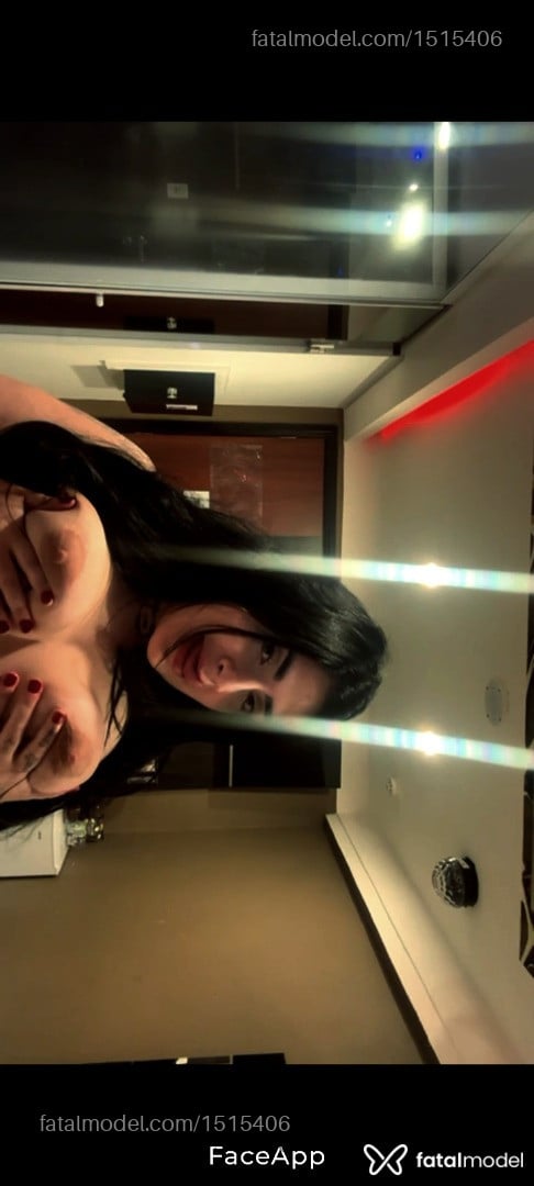 Acompanhante mulher morena (o) de olhos azuis em São Paulo - Ágata