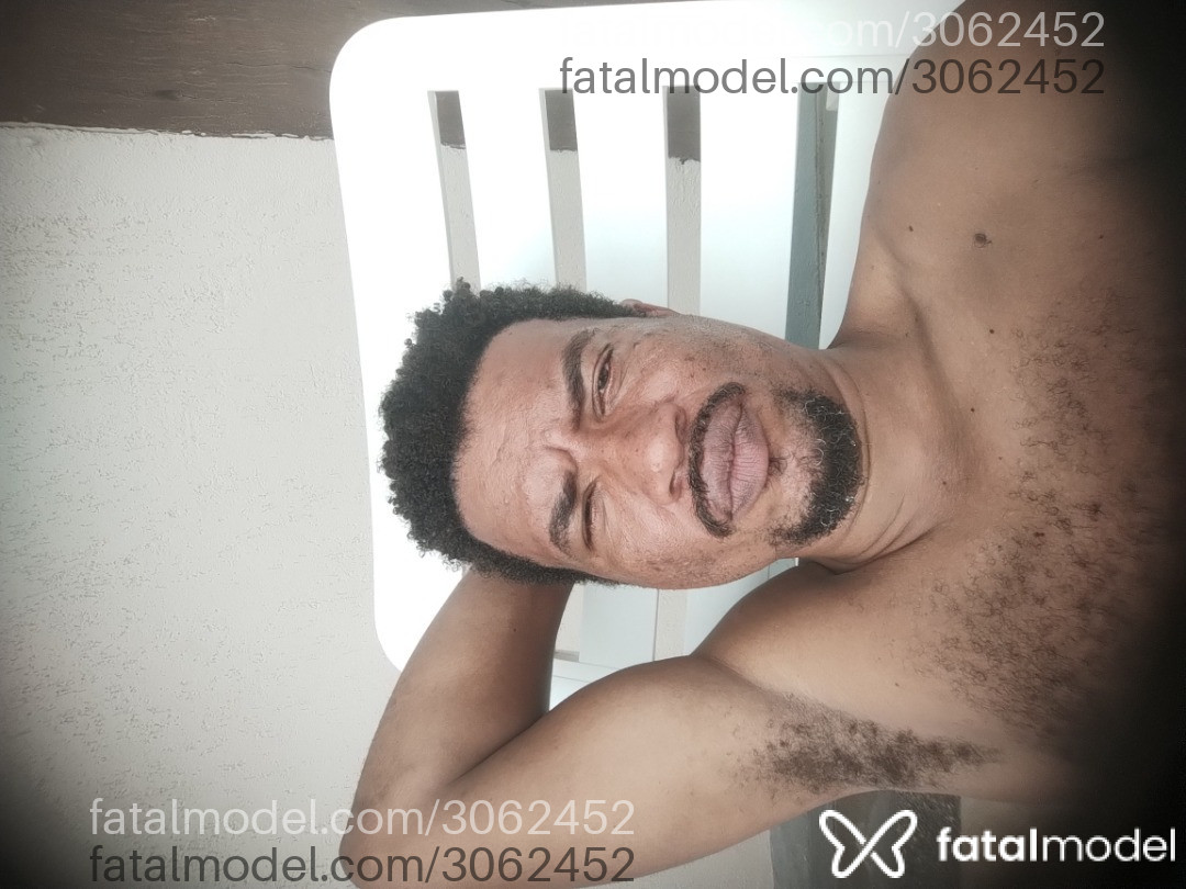Acompanhante homem com cabelo castanho de olhos pretos - Mohamed Acompanhante homem com cabelo castanho de olhos pretos - Mohamed