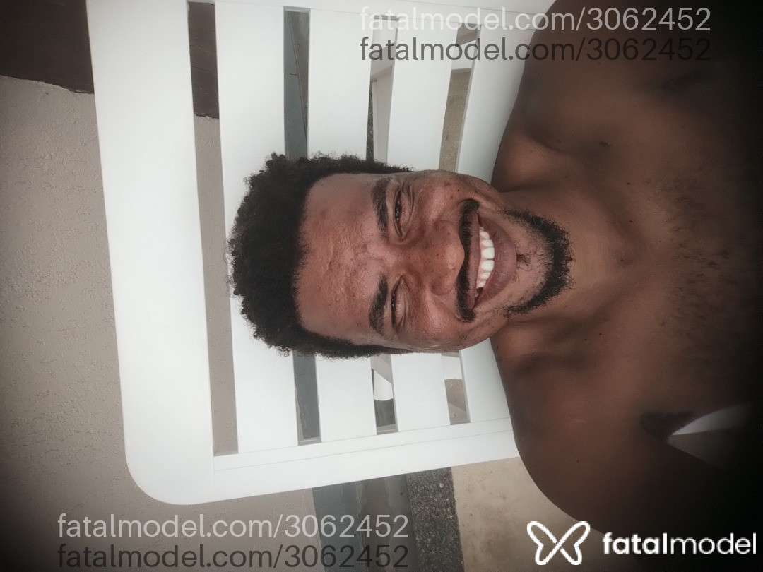 Acompanhante homem com cabelo castanho de olhos pretos - Mohamed Acompanhante homem com cabelo castanho de olhos pretos - Mohamed