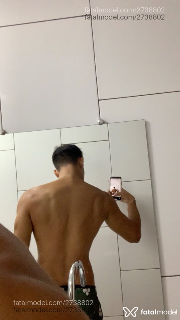 Acompanhante homem com cabelo castanho de olhos castanhos - Gedzin