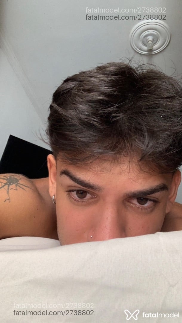 Acompanhante homem com cabelo castanho de olhos castanhos - Gedzin