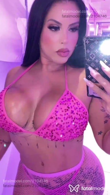 Acompanhante mulher com cabelo castanho de olhos castanhos - Clara