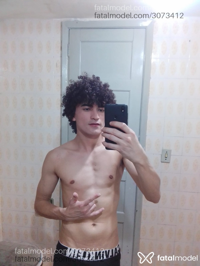 Acompanhante homem com cabelo colorido de olhos pretos em Rio de Janeiro - Brendon Henrique