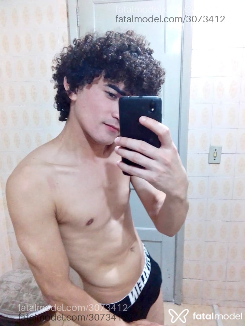 Acompanhante homem com cabelo colorido de olhos pretos em Rio de Janeiro - Brendon Henrique