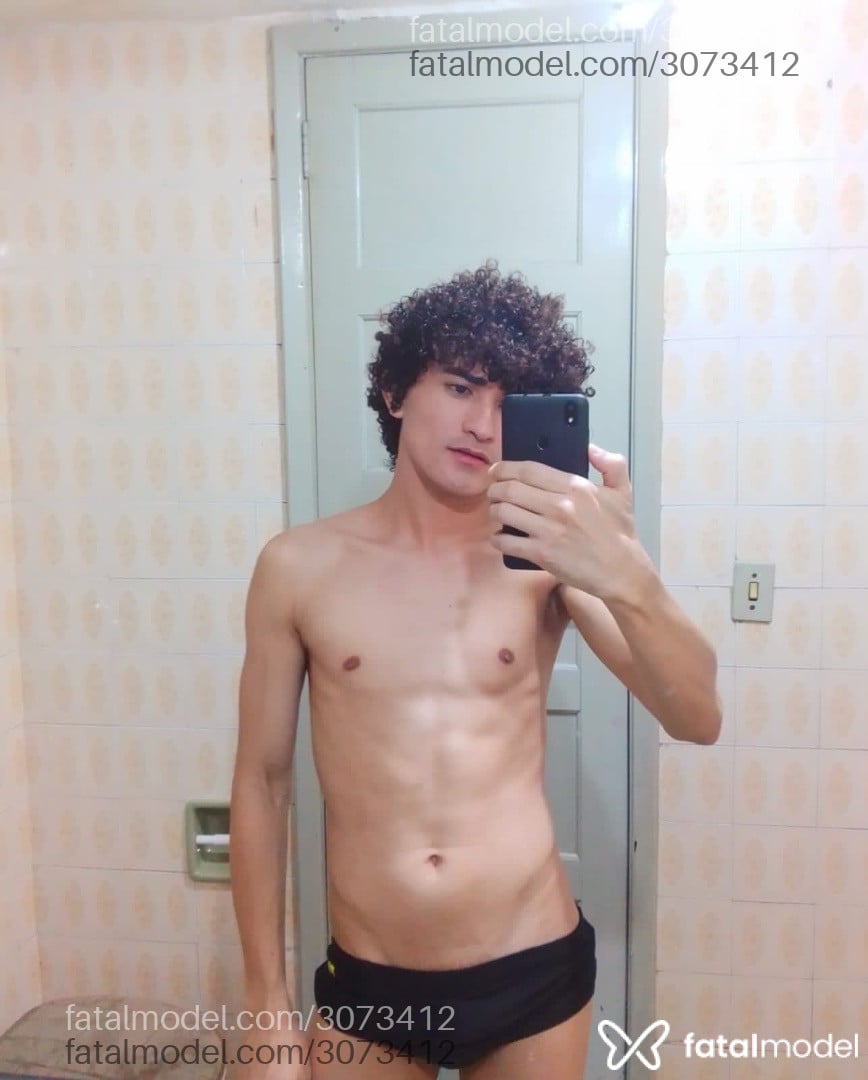 Acompanhante homem com cabelo colorido de olhos pretos em Rio de Janeiro - Brendon Henrique
