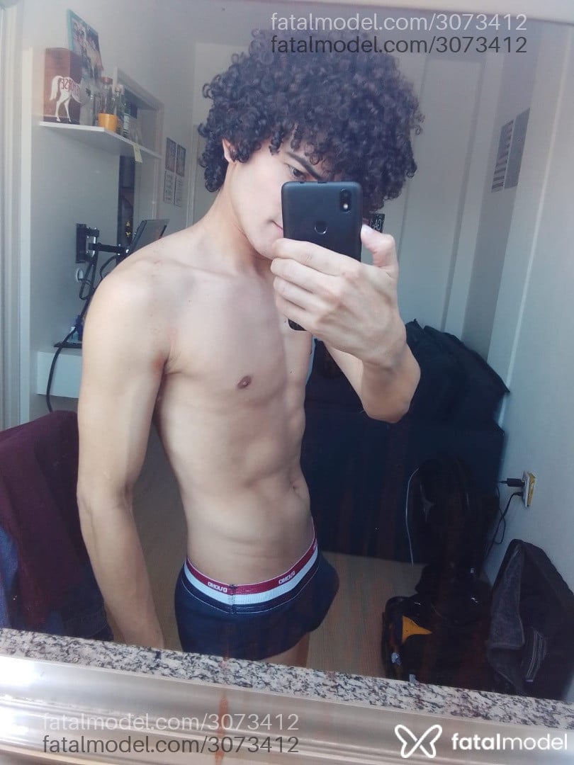 Acompanhante homem com cabelo colorido de olhos pretos em Rio de Janeiro - Brendon Henrique