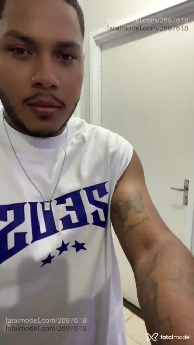 Acompanhante homem morena (o) de olhos pretos - Wilk Santos Acompanhante homem morena (o) de olhos pretos - Wilk Santos