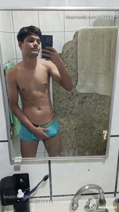 Acompanhante homem com cabelo castanho de olhos castanhos em Colatina Acompanhante homem com cabelo castanho de olhos castanhos em Colatina - Telo
