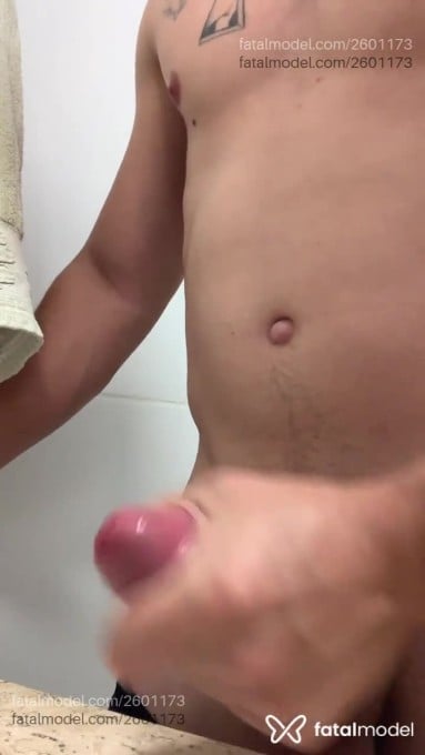 Acompanhante homem loira (o) de olhos castanhos - Lucas Piovanni