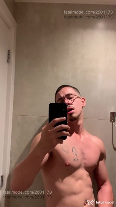 Acompanhante homem loira (o) de olhos castanhos - Lucas Piovanni
