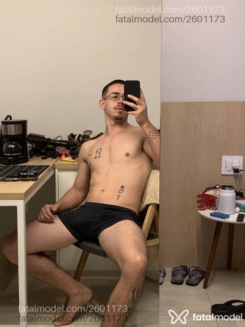Acompanhante homem loira (o) de olhos castanhos - Lucas Piovanni