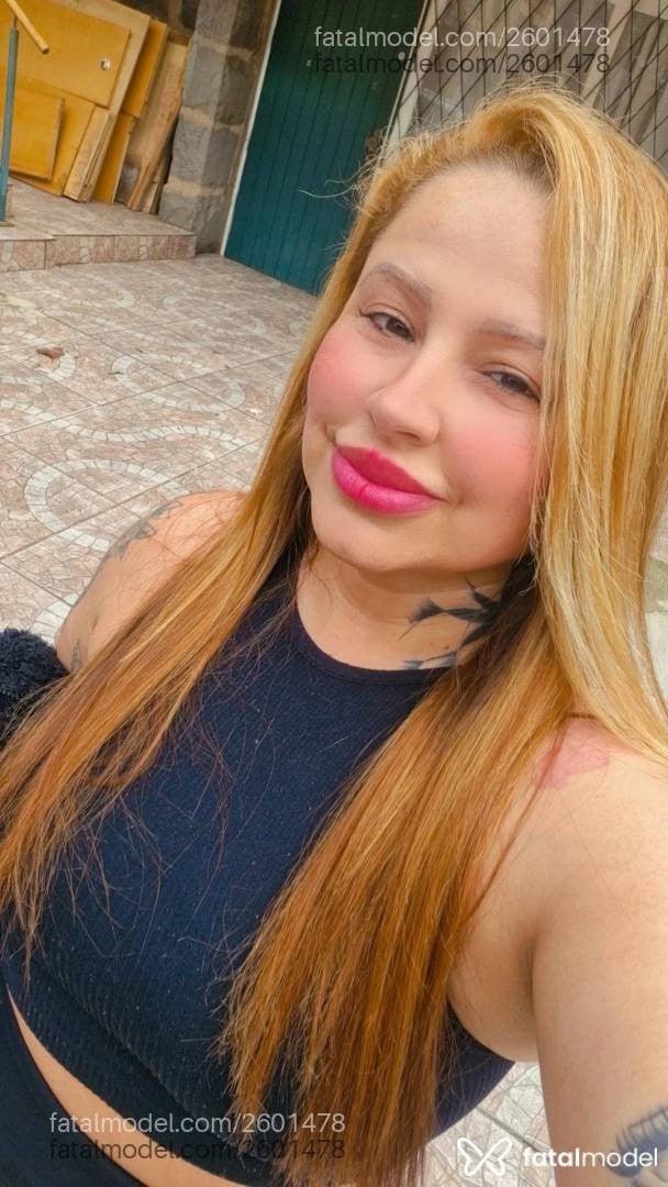 Acompanhante mulher loira (o) de olhos castanhos - Lívia Santos