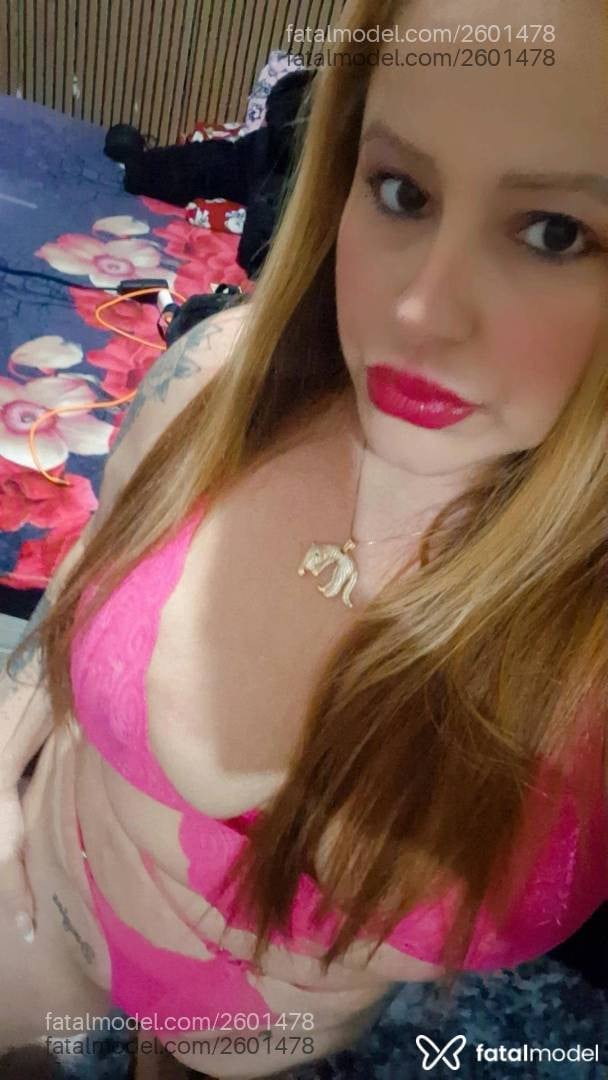 Acompanhante mulher loira (o) de olhos castanhos - Lívia Santos