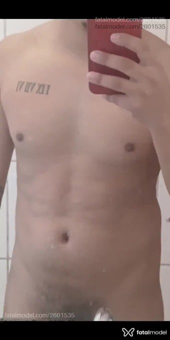 Acompanhante homem morena (o) de olhos castanhos em Virtual - Derick Souza