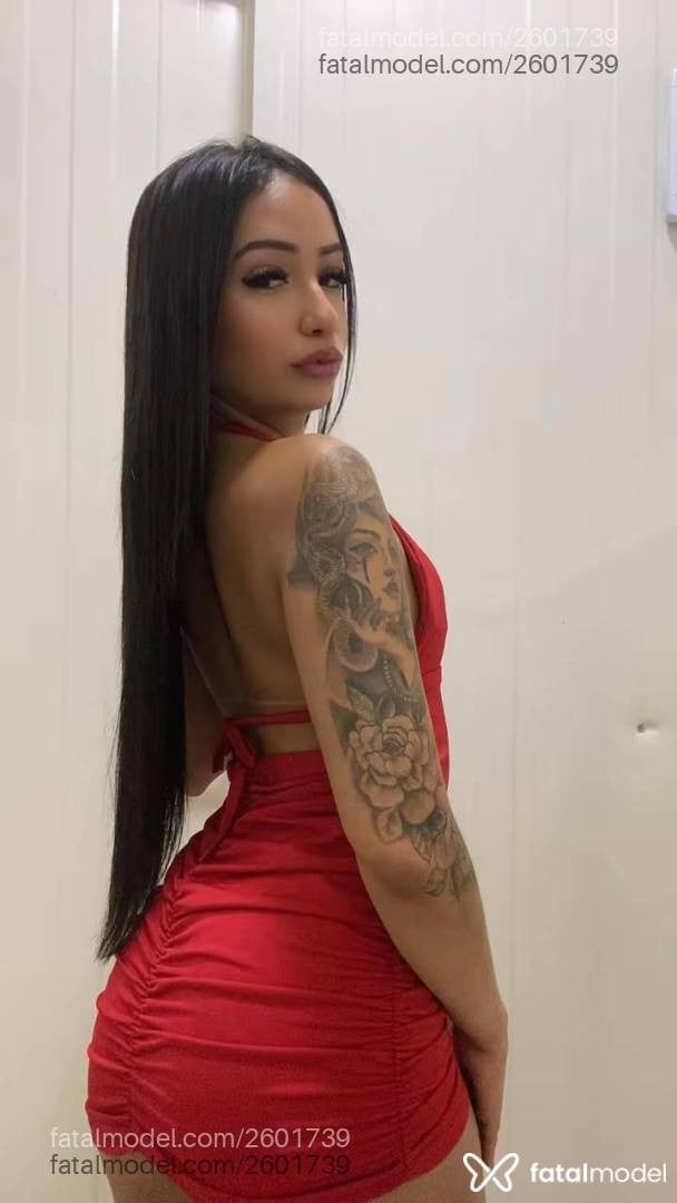 Acompanhante mulher com cabelo castanho de olhos mel - Alice Monteiro