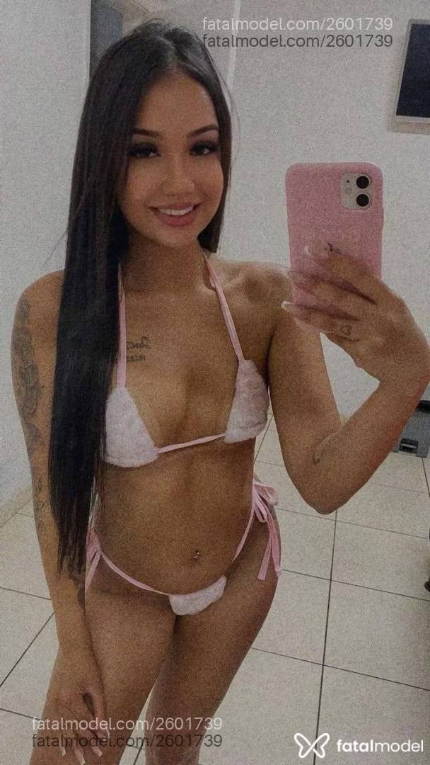 Acompanhante mulher com cabelo castanho de olhos mel - Alice Monteiro