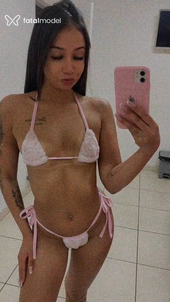 Acompanhante mulher com cabelo castanho de olhos mel - Alice Monteiro Acompanhante mulher com cabelo castanho de olhos mel - Alice Monteiro